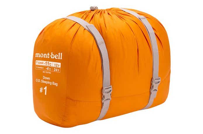 モンベルのオレンジ色の収納バッグ