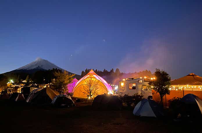 夜の「ロマンティックアワー」全景