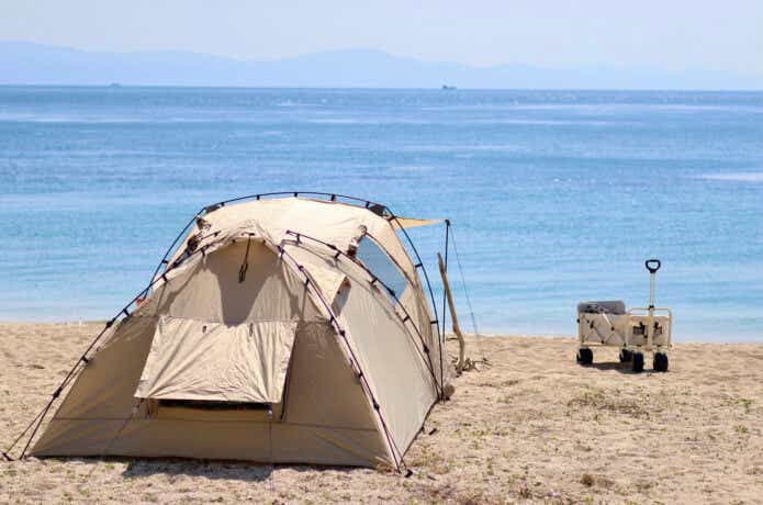 海辺のテント