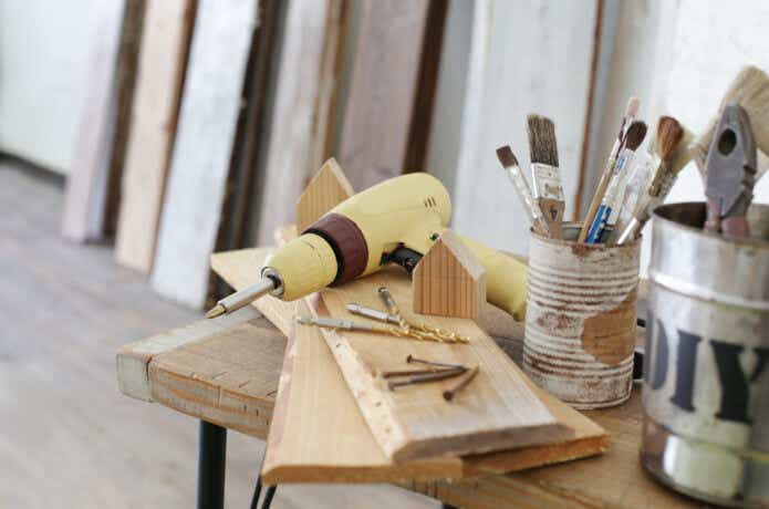 テーブルの自作に使用する木材と工具