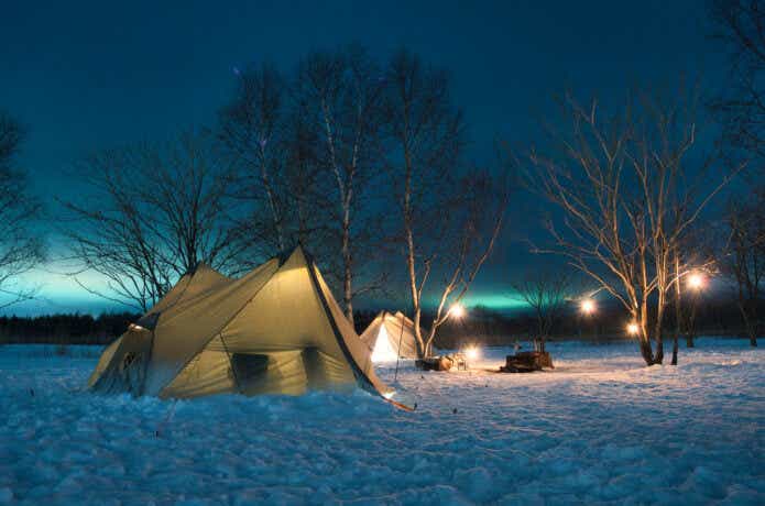 冬キャンプの夜の景色