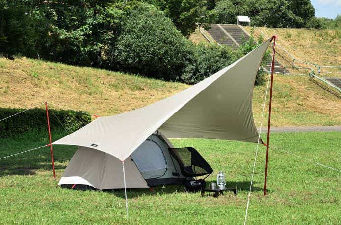 フィールドアウィングタープの下にドームテントを建ててキャンプ