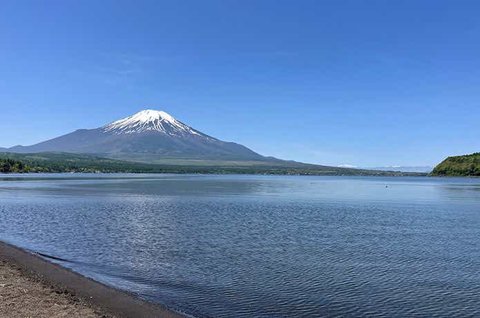 レイクロッジヤマナカから徒歩でいける湖畔からの富士山