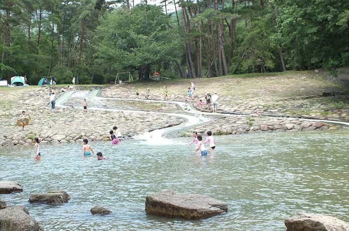 砂川公園に流れる川