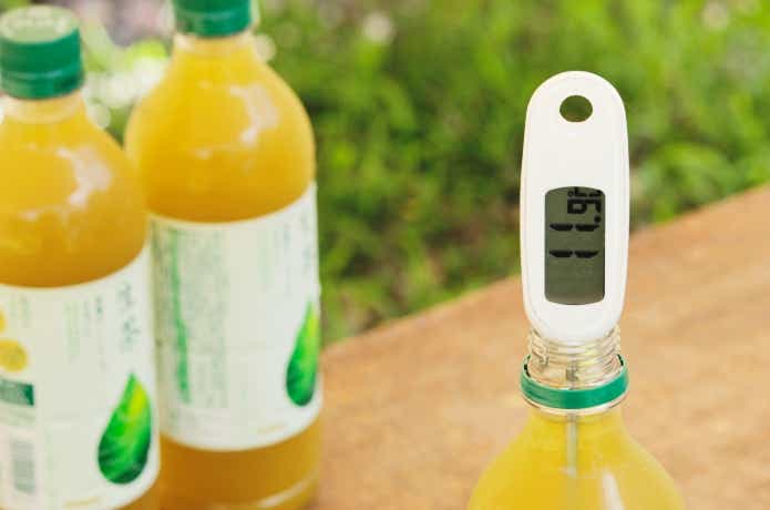 ペットボトル飲料の温度を測る
