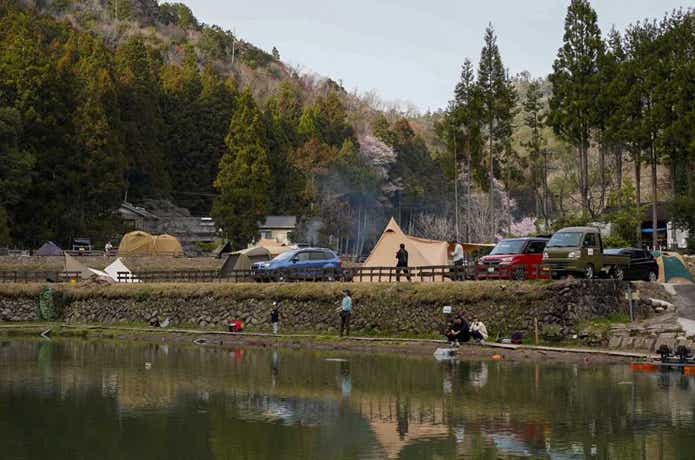 リバーベース塩瀬に流れる川