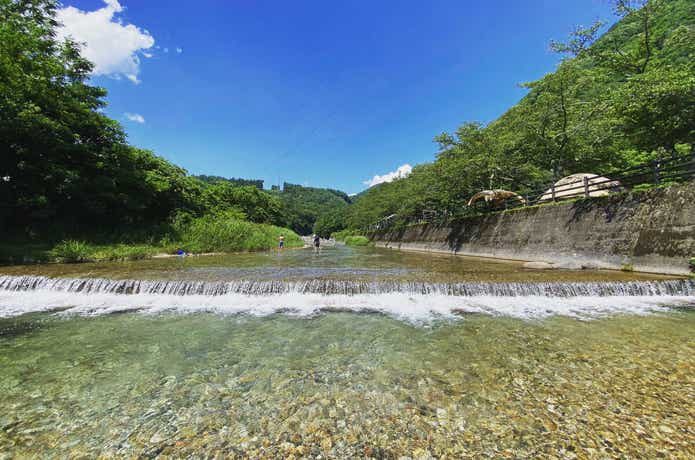 グリーンパークふきわれに流れる川