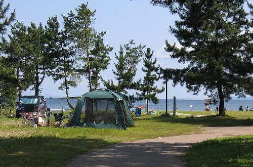 琵琶湖を目の前に望むキャンプ場。設備・レンタル品が充実