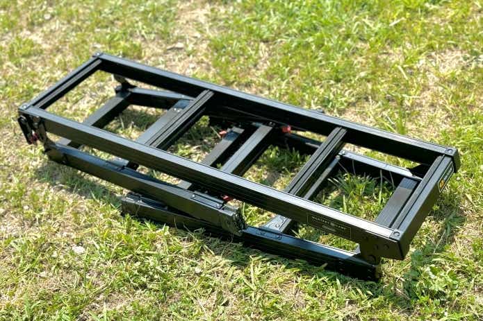 長谷川工業のアルミグリルテーブルの収納状態