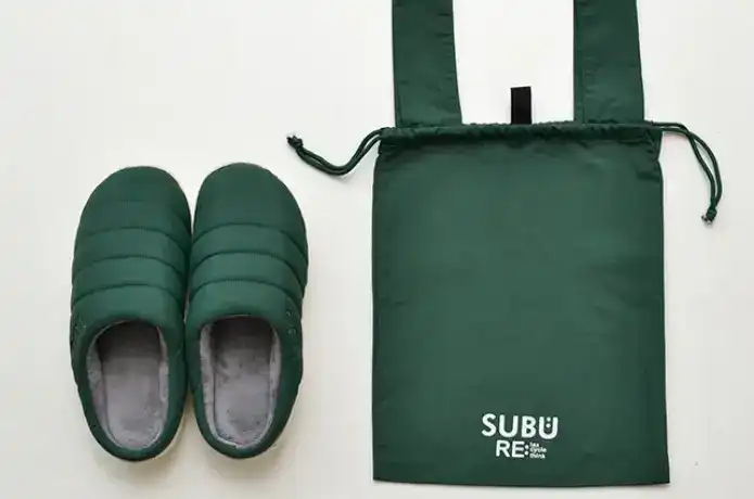 SUBUのサステナブルモデル「RE:」と収納袋