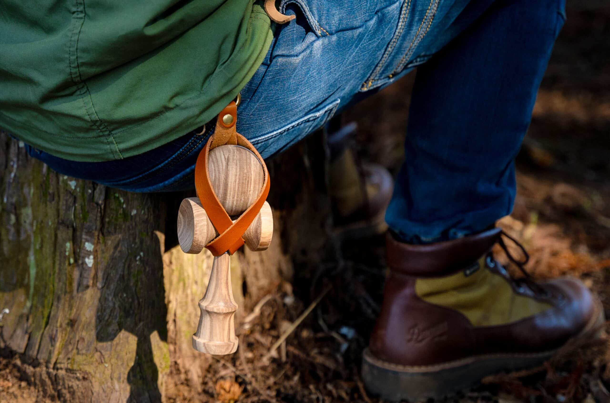 TOKYO KENDAMA「ZEBRAWOOD HOLDER SET」をベルトに装着