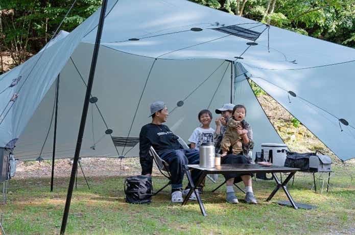 親子のキャンプ風景