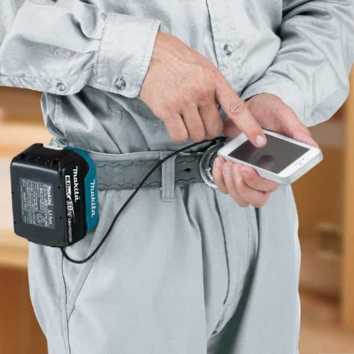 マキタUSB用アダプタのベルトフック使用時