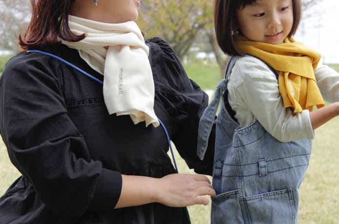 親子でシャミースマフラーを巻いている