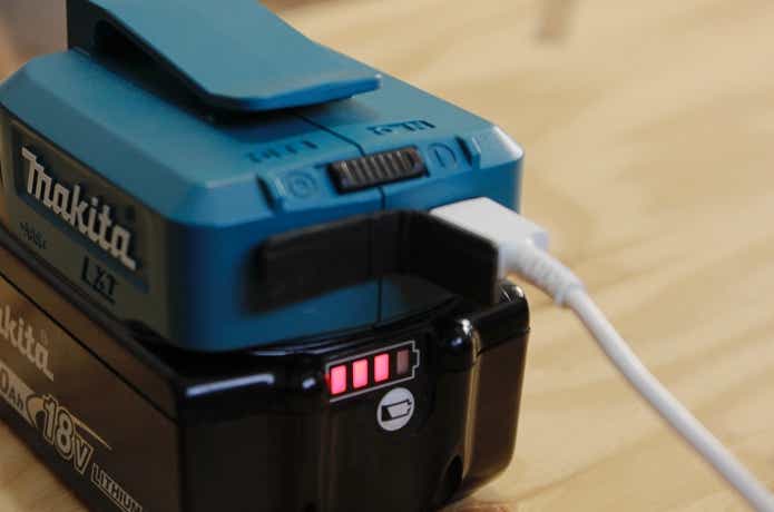 バッテリーのインジケーターが光っている