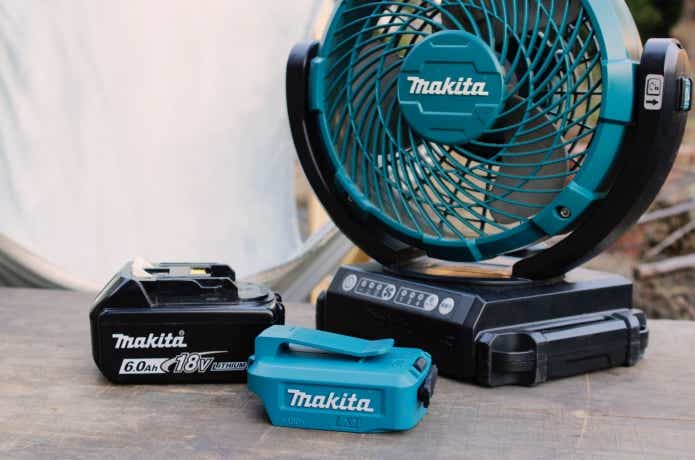 マキタの充電式ファンとUSB用アダプタ