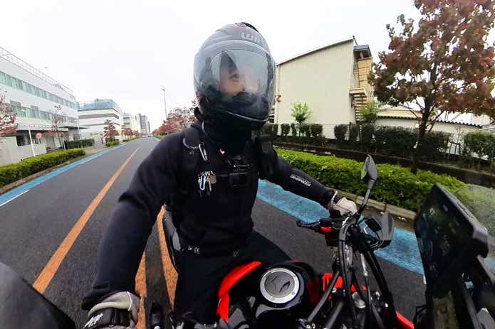 冬のバイク走行カット