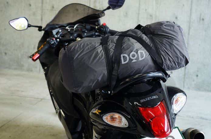 DODのテントをバイクに乗せる