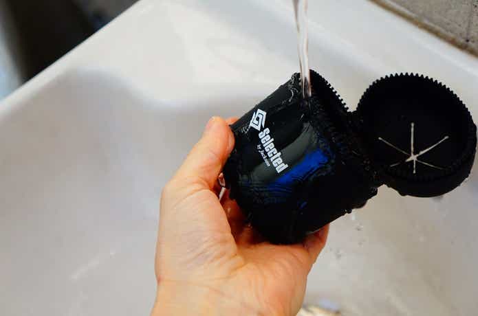 水洗いしているポッシュ