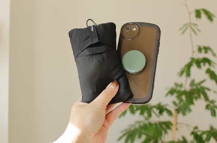 スリープマスク+イヤープラグス収納時をスマホと比較