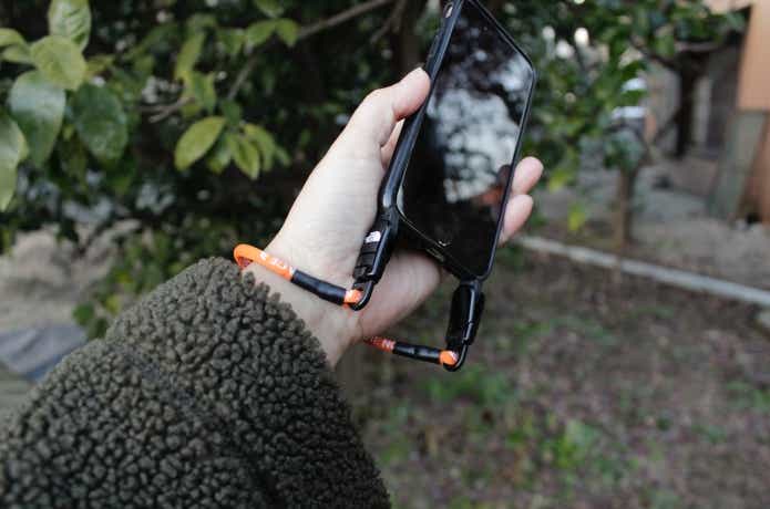 アイビーハットクリップショートをスマホケースに装着