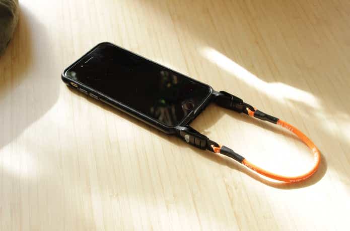 アイビーハットクリップショートをスマホケースに装着