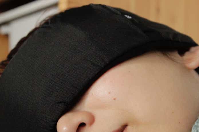 スリープマスク+イヤープラグスをつけている