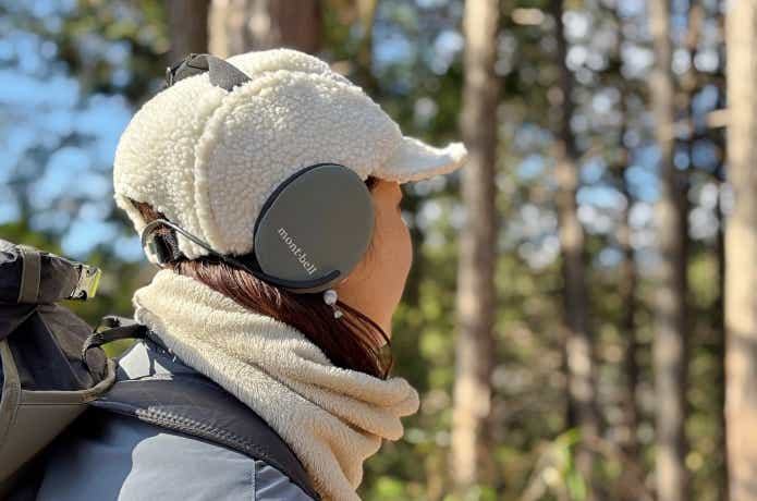 モンベルのコンパクトイヤーウォーマーをつけている