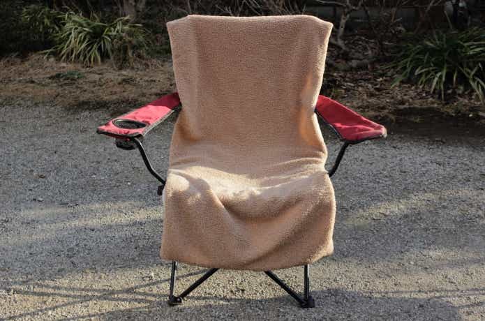 コールマンのハイチェアにハイチェア用チェアカバーをつけてある