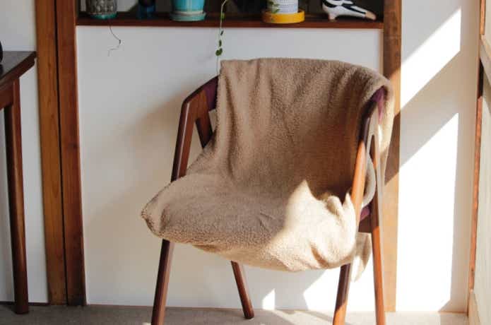 家のチェアにハイチェア用チェアカバーをつけてある