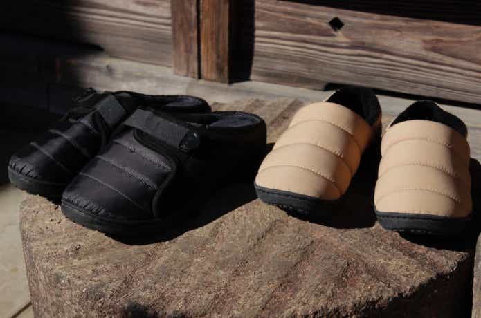 SUBUとデオリッチモックシューズを並べてある