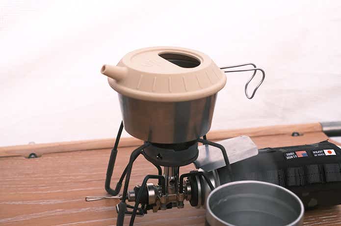 バーナーに置いた深型480mlのシリコーンリッド