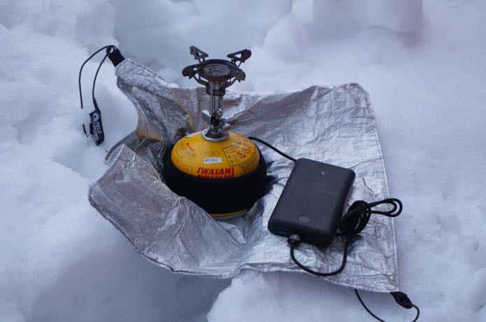 ガス缶にレンズヒーターを巻く