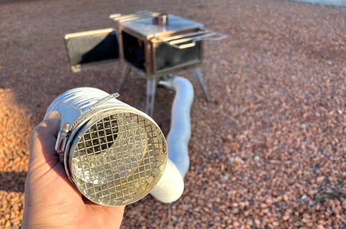 テンマクデザイン「陽だまりストーブ」の吸気ダクト