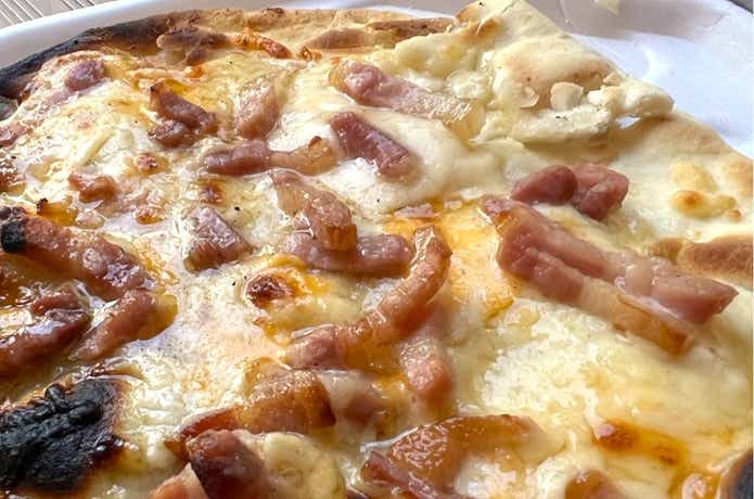 カルディ「生ベーコン」でピザを焼く