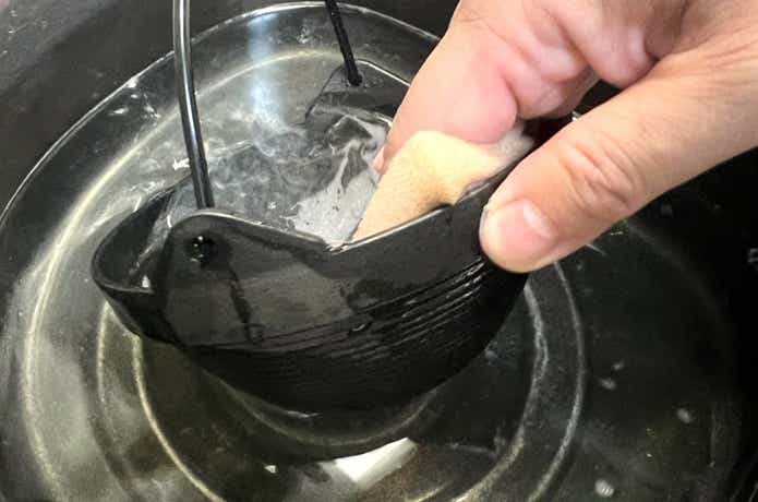 ダイソー「いろり鍋」を洗う