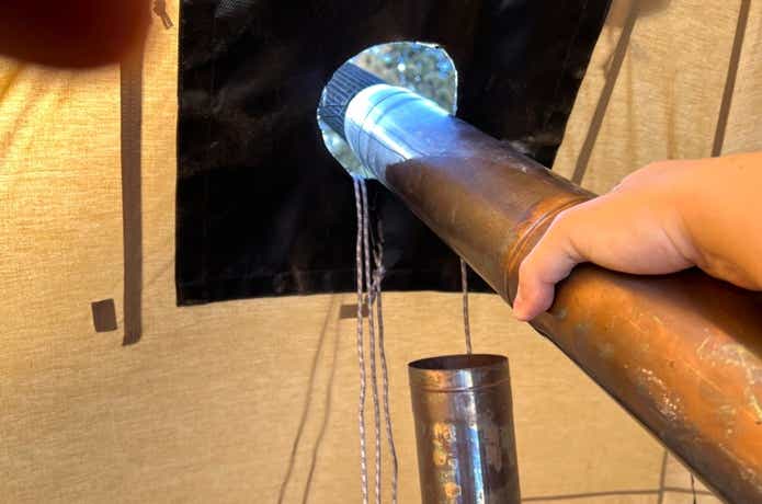 テンマクデザイン「陽だまりストーブ」の煙突をセット