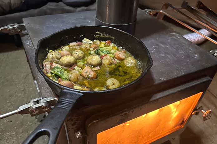 テンマクデザイン「陽だまりストーブ」で調理