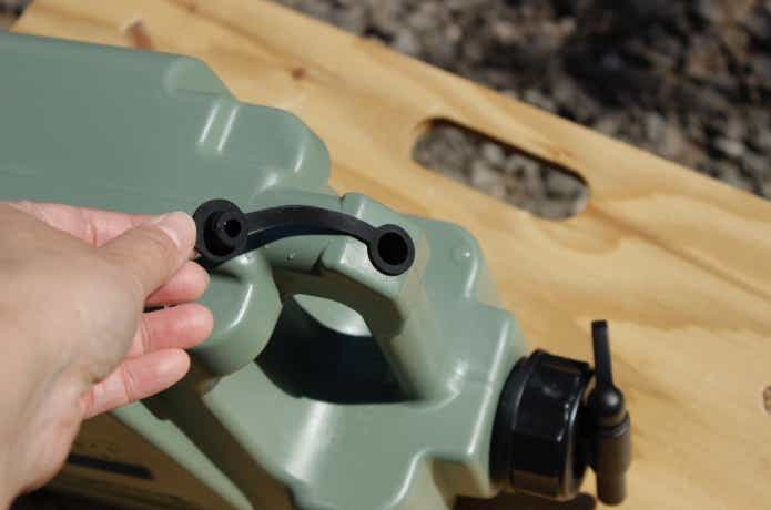 フィールドタンクカーキの空気穴