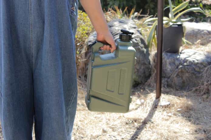 フィールドタンクカーキを持っている