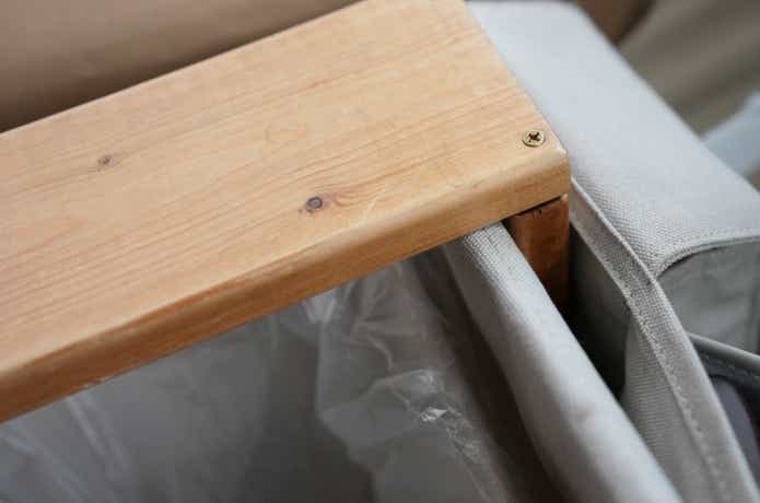 DIYした天板をケースに挟んでいる