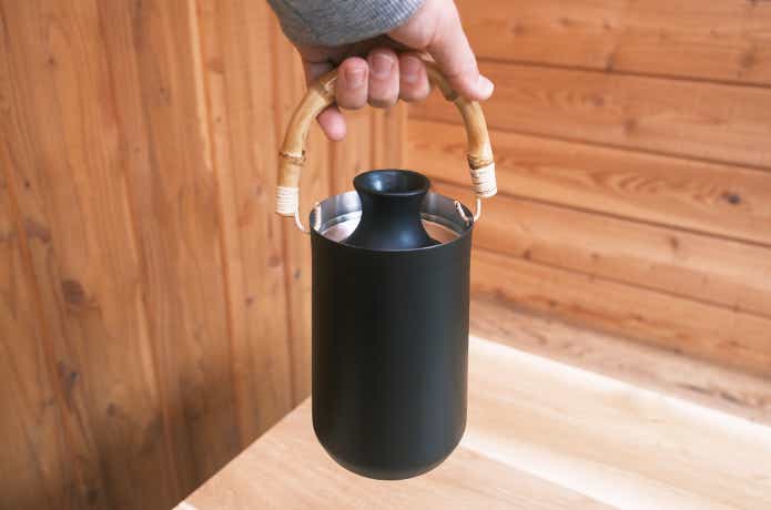 手で持った酒燗器