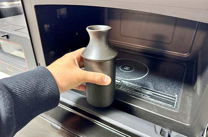 電子レンジに入れた徳利