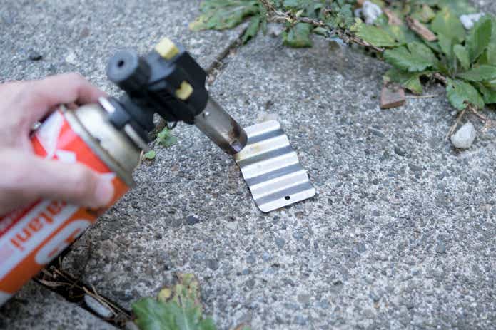 チタン洗濯板に火を入れてみる