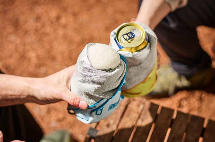 巻くだけピタッ！最強の保冷ラップ「ビア・サーモラップ」が“万能すぎる”ので知ってほしい