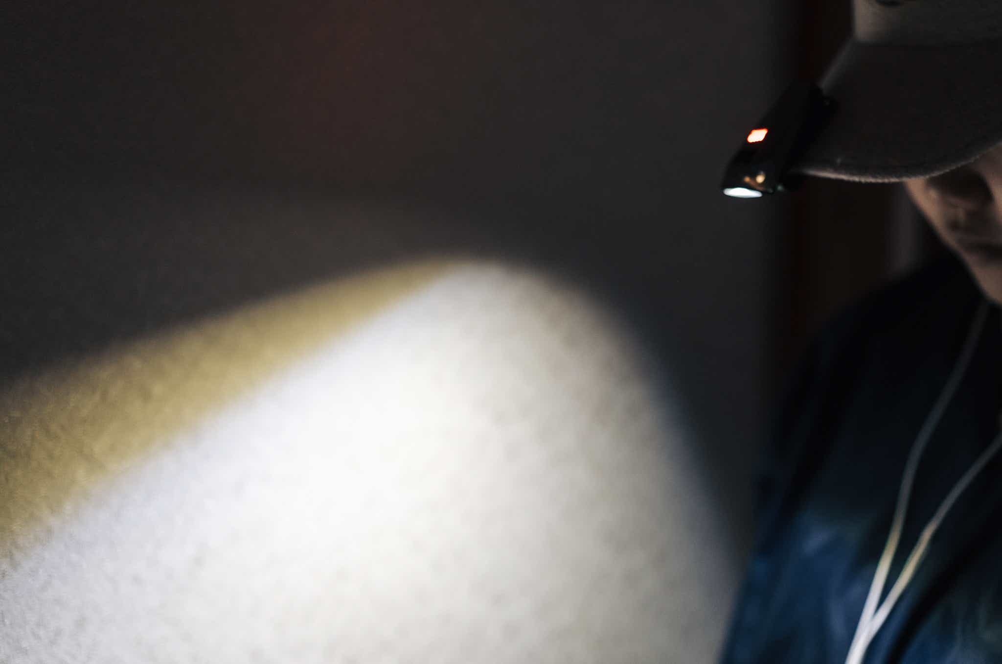 NEBO アインシュタインキャップライト 50ルーメン