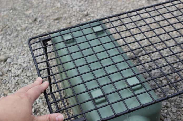 底面の突起も合わず