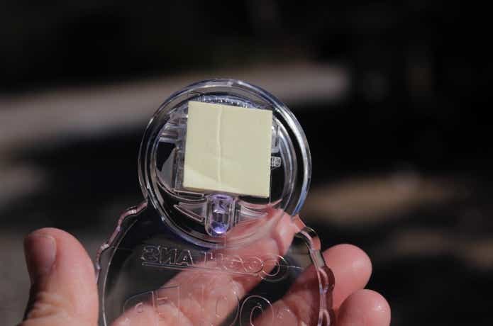 クーラーライトの接着テープ