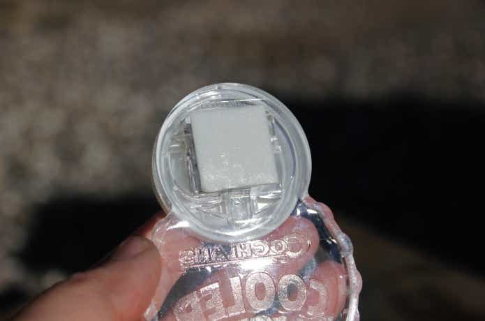 クーラーライトの接着テープ