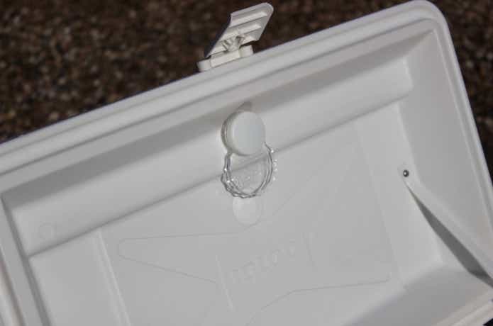 クーラーライトを貼り付けてある